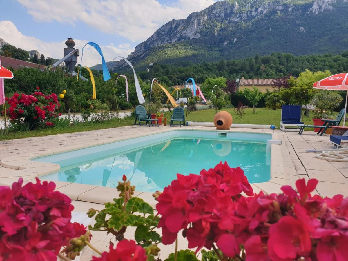 Hotel Restaurant Rose Des Pyrenees 波尔维恩卡维亚克 外观 照片